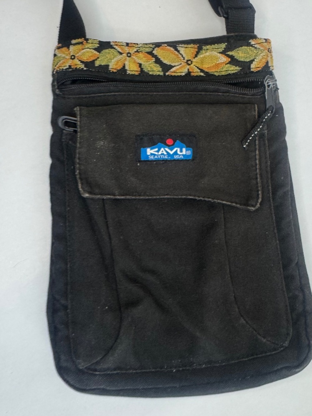 KAVU Crossbody Bag Canvas Purse Black Floral Border Adjustable Strap